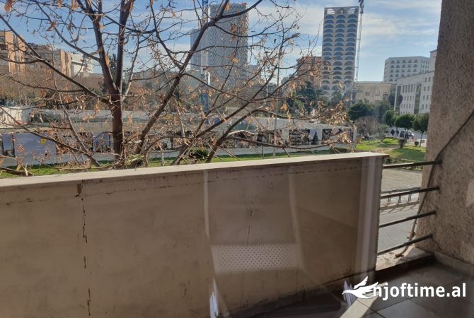 Ambiente Commerciale in Affitto 3+1 a Tirana - 950 Euro