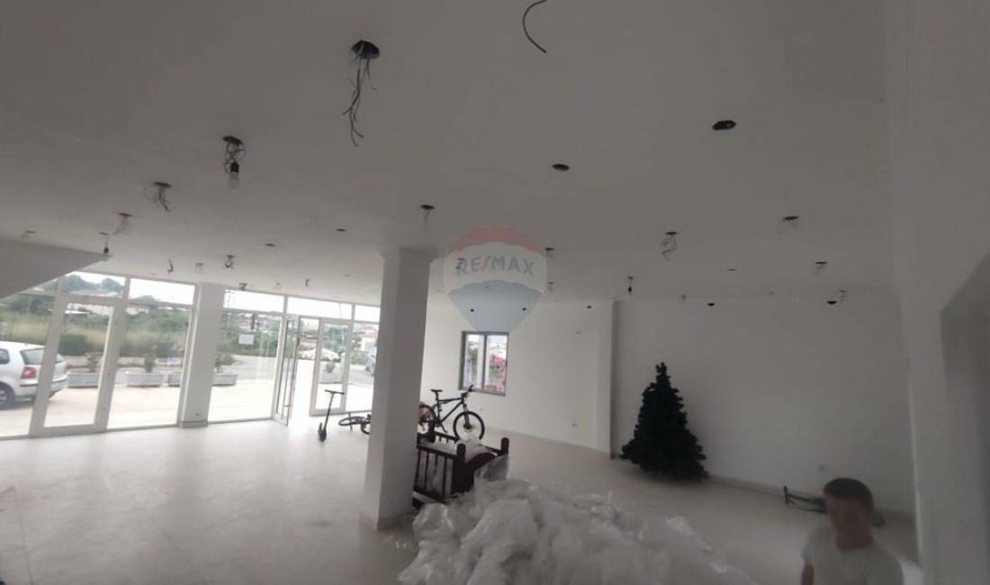 Dyqan per qira ne Paskuqan