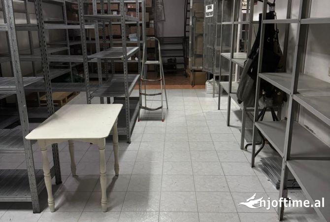 Ambiente Commerciale in Affitto 1+1 a Tirana - 1,500 Euro