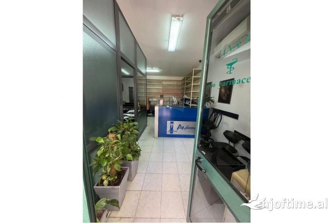 Ambiente Commerciale in Affitto 1+1 a Tirana - 1,500 Euro