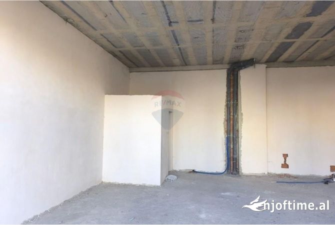 Ambiente Commerciale in Affitto 1+1 a Tirana - 1,000 Euro