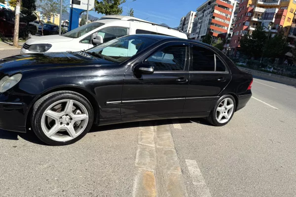 Auto in Vendita a Tirana - 4,700 Euro