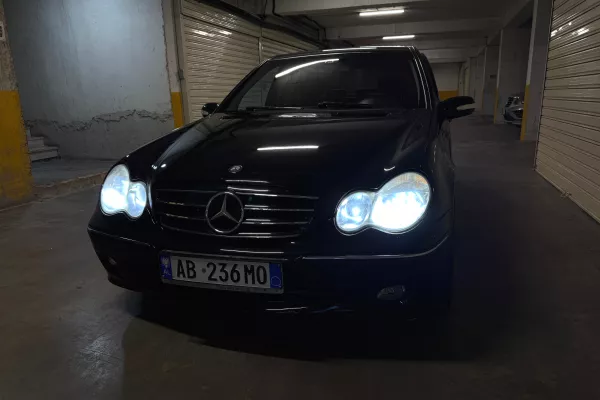 Auto in Vendita a Tirana, Mercedes-Benz, 2004 gasoline-gas,Kambio Automatik Pagamento 4,700  Euro.