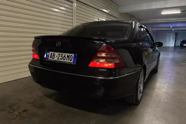 Auto in Vendita a Tirana, Mercedes-Benz, 2004 gasoline-gas,Kambio Automatik Pagamento 4,700  Euro.