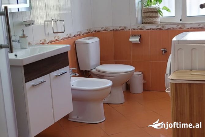 Shtepi me qera Apartament ne Tirane, 2+1, Mobilimi E mobiluar, Pagesa 750  Euro.