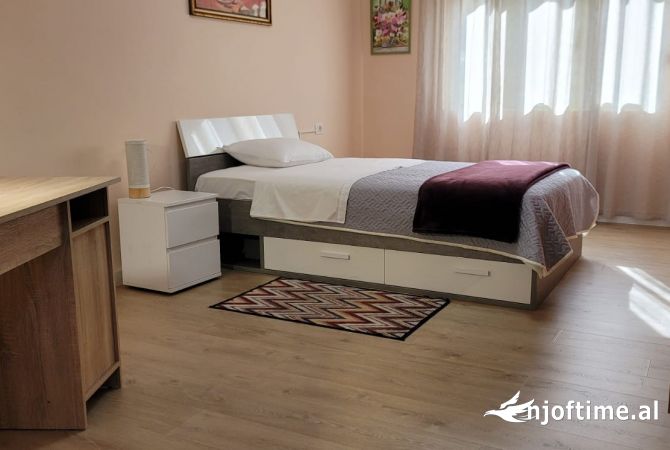 Shtepi me qera Apartament ne Tirane, 2+1, Mobilimi E mobiluar, Pagesa 750  Euro.