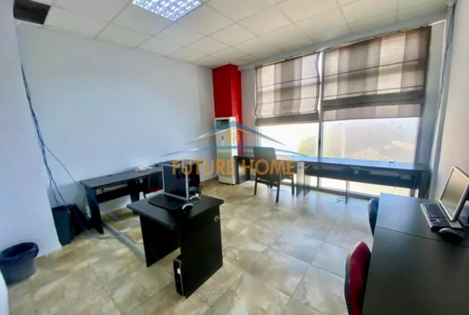 Shitet, Ambient Komercial, Selvia, Tirane.