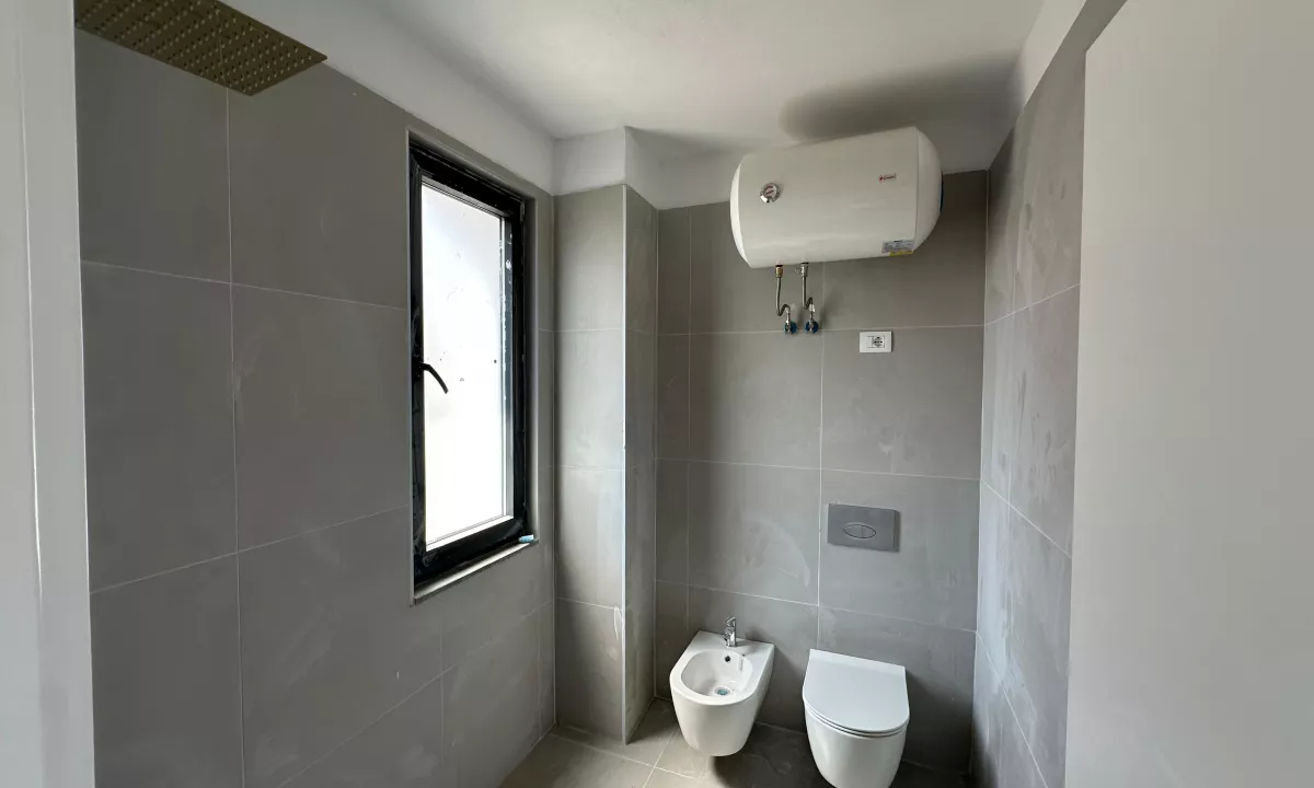 Shtepi ne shitje Apartament ne Tirane, 1+1, Mobilimi Pjeserisht e mobiluar, Pagesa 110,200  Euro.