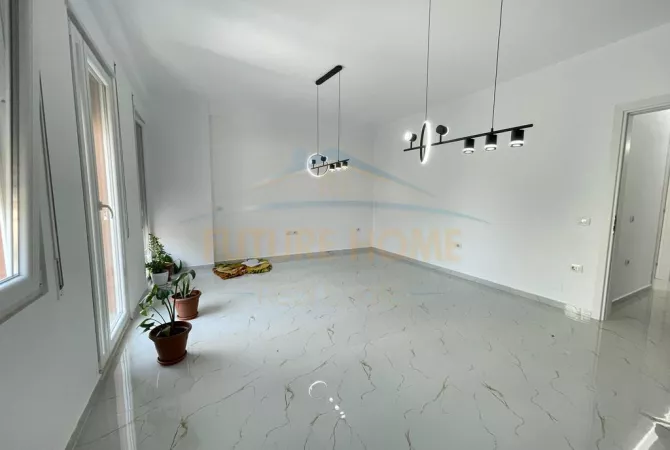  Ambient Biznesi, me Qera, Rruga 5 Maji,Tirane.