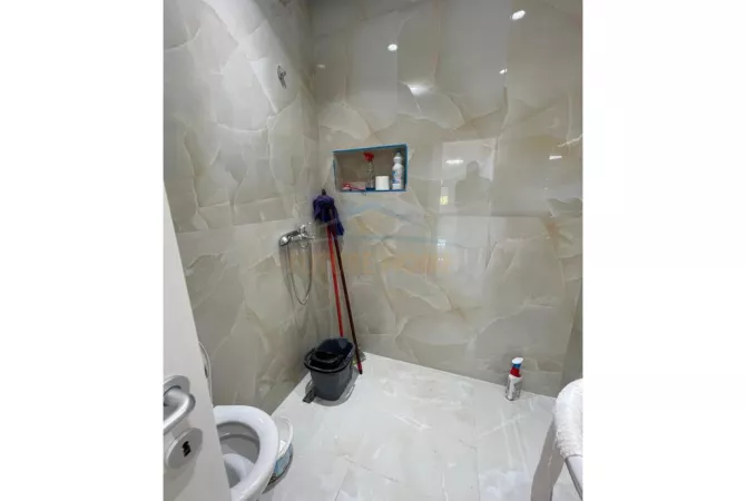  Ambient Biznesi, me Qera, Rruga 5 Maji,Tirane.