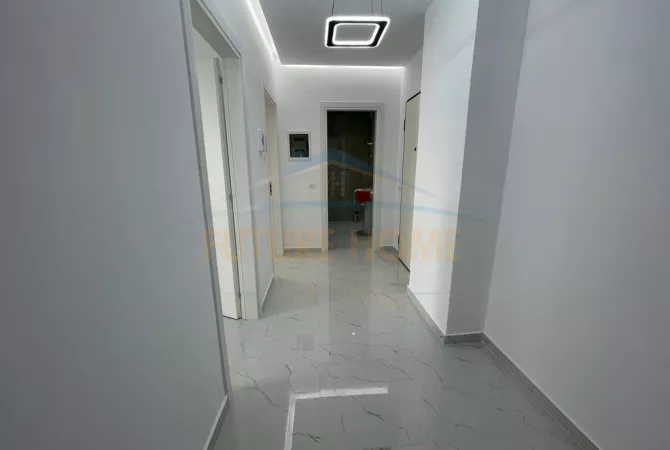  Ambient Biznesi, me Qera, Rruga 5 Maji,Tirane.