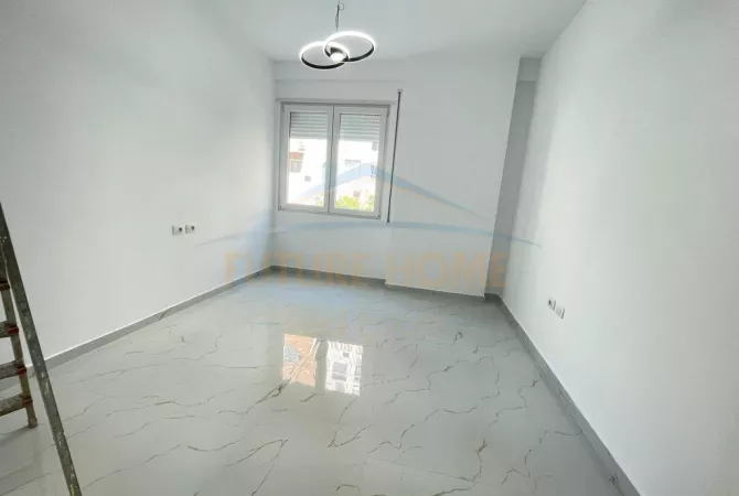  Ambient Biznesi, me Qera, Rruga 5 Maji,Tirane.