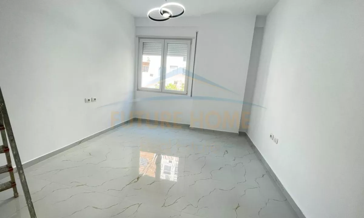  Ambient Biznesi, me Qera, Rruga 5 Maji,Tirane.