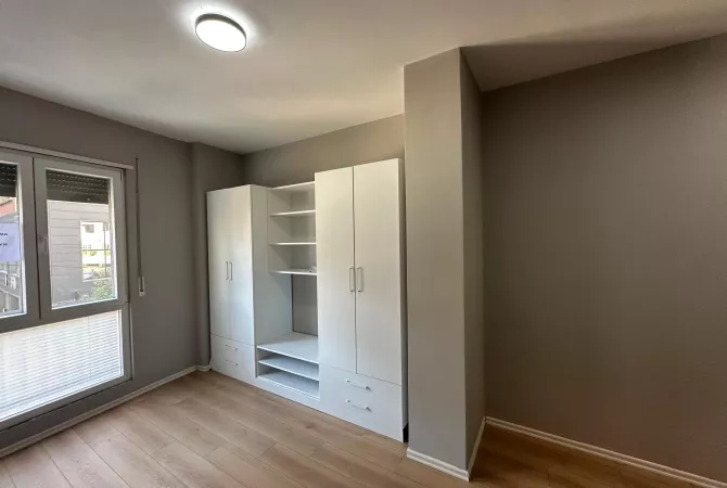 Business Property for Rent 3+1 in Tirana - 50,000 Leke