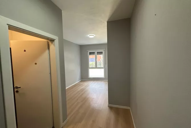 Business Property for Rent 3+1 in Tirana - 50,000 Leke