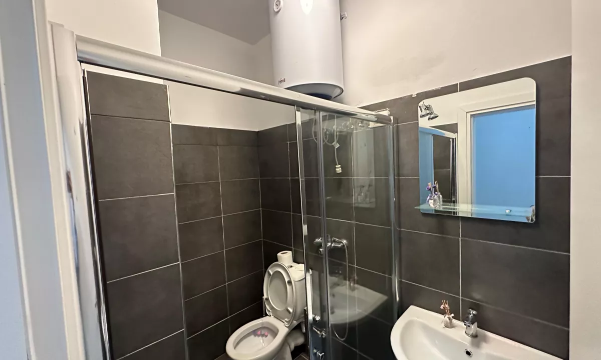 Ambient bisnesi per qera, Tregu Cam.