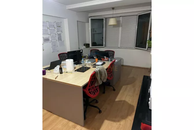  Ambient Zyrash Per Qera, Sheshi Wilson, Tirane