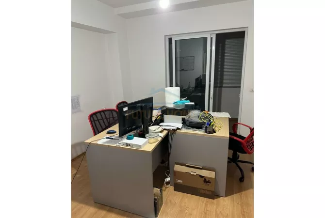  Ambient Zyrash Per Qera, Sheshi Wilson, Tirane