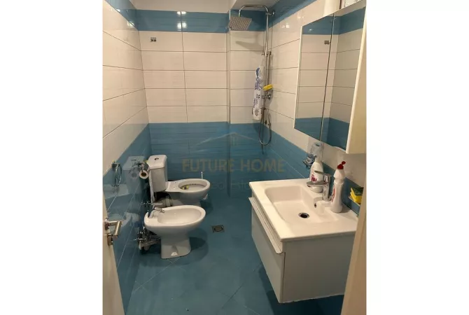  Ambient Zyrash Per Qera, Sheshi Wilson, Tirane