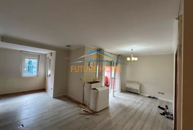 Ambient per Zyra Per Qera, Rruga Sami Frasheri, Shkolla Petro Nini.