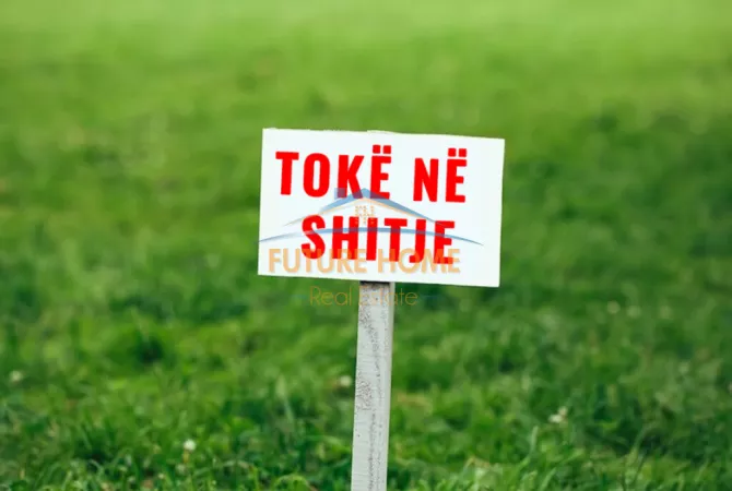 Truall ose Toke ne Tirane - 500,000 Euro