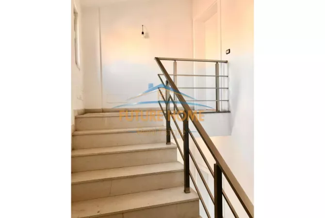 Vile 4 Kateshe Per Qera, Selite