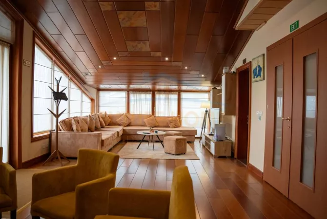 Shtepi ne shitje Penthose(kati i fundit panoramik) ne Tirane, 3+1, Mobilimi E mobiluar, Pagesa 588,000  Euro.