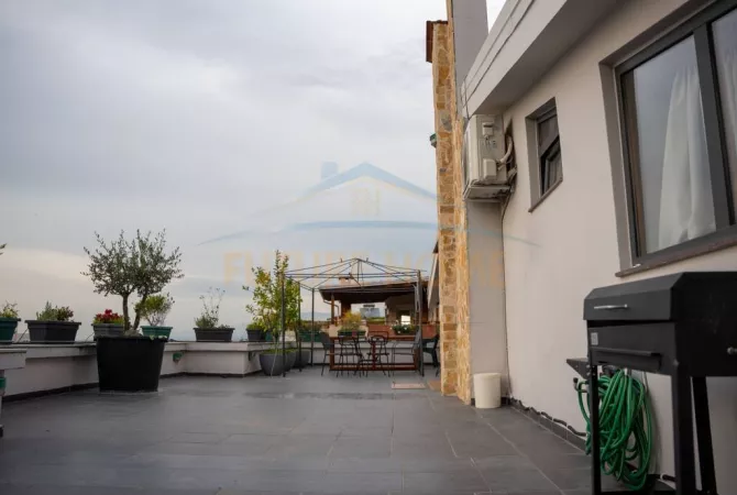 Shtepi ne shitje Penthose(kati i fundit panoramik) ne Tirane, 3+1, Mobilimi E mobiluar, Pagesa 588,000  Euro.