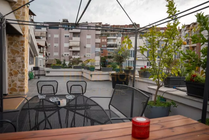 Shtepi ne shitje Penthose(kati i fundit panoramik) ne Tirane, 3+1, Mobilimi E mobiluar, Pagesa 588,000  Euro.