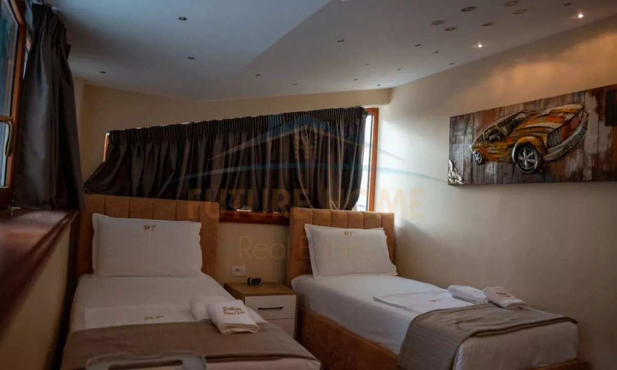 Shtepi ne shitje Penthose(kati i fundit panoramik) ne Tirane, 3+1, Mobilimi E mobiluar, Pagesa 588,000  Euro.