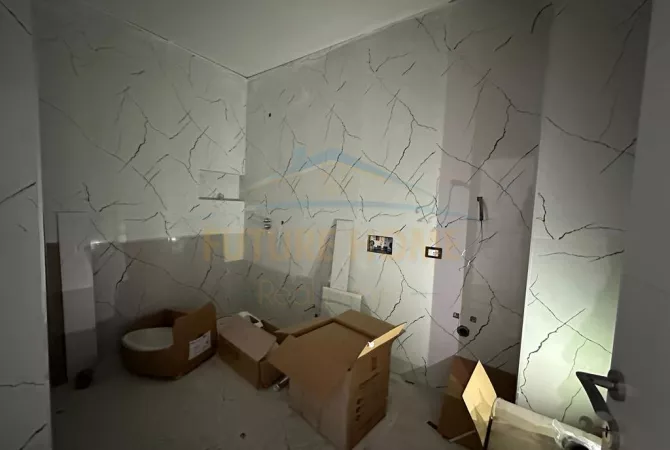 Shtepi ne shitje Apartament ne Tirane, 2+1, Mobilimi Bosh, pa mobiluar, Pagesa 183,260  Euro.