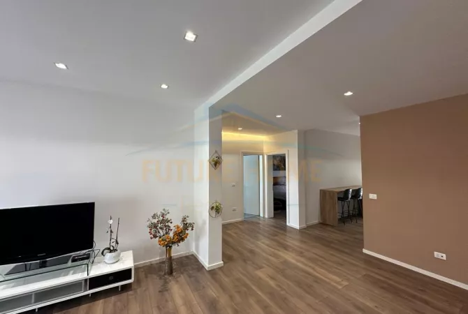 Appartamento in vendita a Tirana 2+1, Arredato