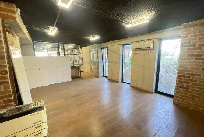 Business Property for Rent 3+1 in Tirana - 800 Euro