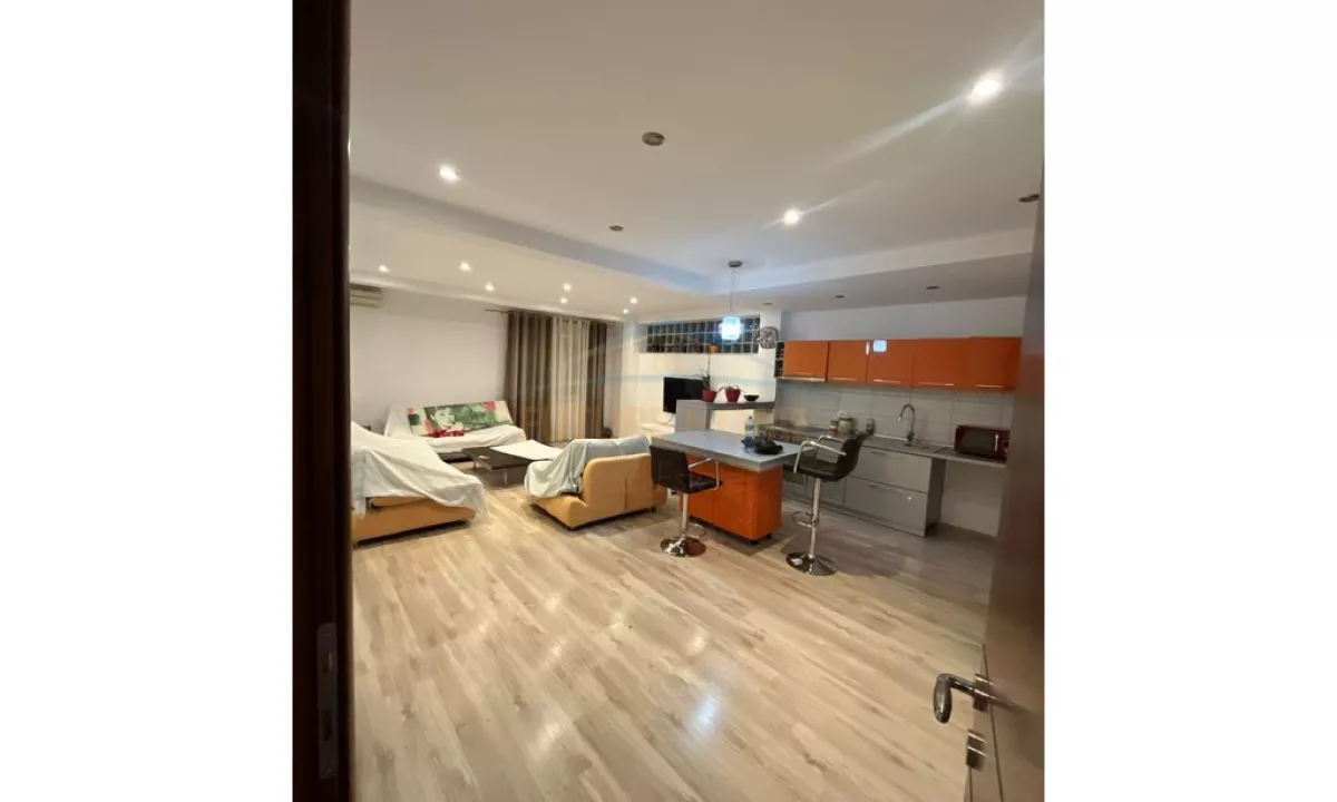 Appartamento in affitto a Tirana 1+1, Arredato