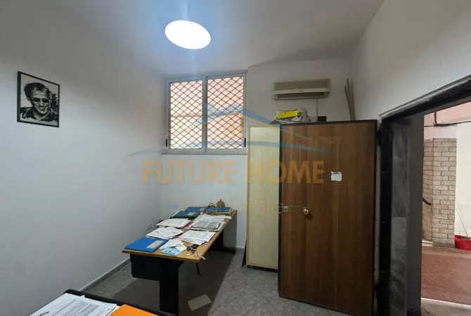 Ambient per Zyra Per Qera, Myslym Shyri, Tirane