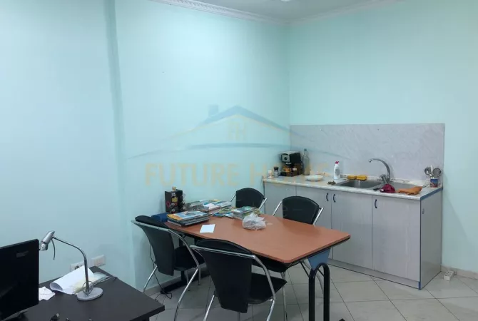 Business Property for Rent 3+1 in Tirana - 500 Euro