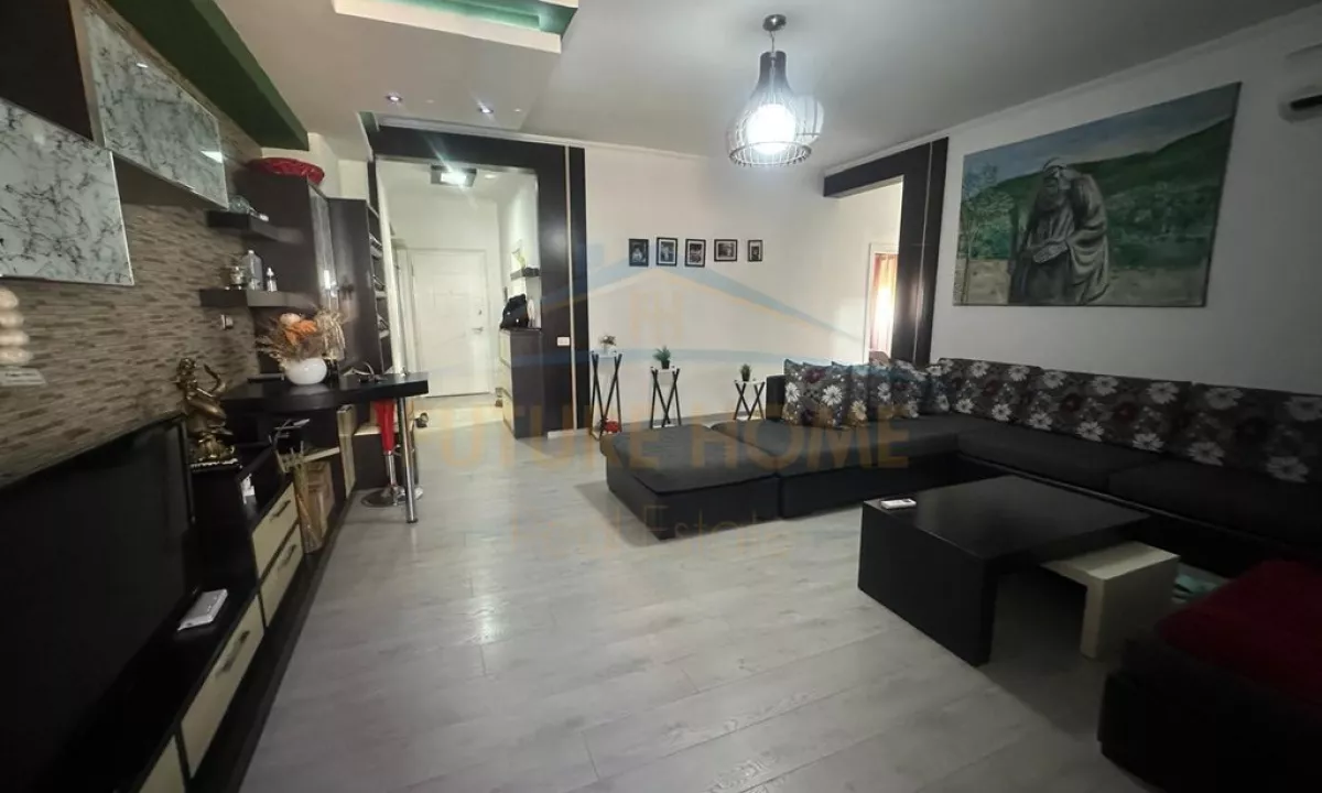 Shtepi ne shitje Apartament ne Tirane, 2+1, Mobilimi E mobiluar, Pagesa 186,000  Euro.
