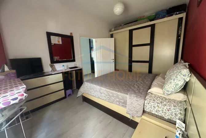 Shtepi ne shitje Apartament ne Tirane, 2+1, Mobilimi E mobiluar, Pagesa 186,000  Euro.