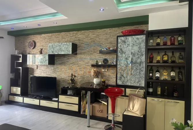 Shtepi ne shitje Apartament ne Tirane, 2+1, Mobilimi E mobiluar, Pagesa 186,000  Euro.