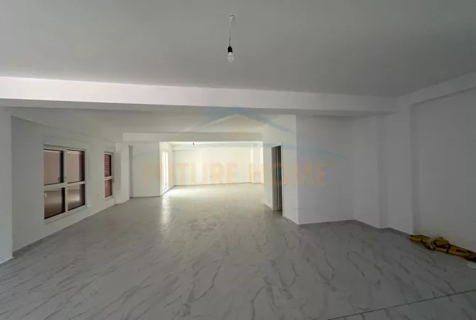 Business Property for Rent 1+1 in Tirana - 2,000 Euro