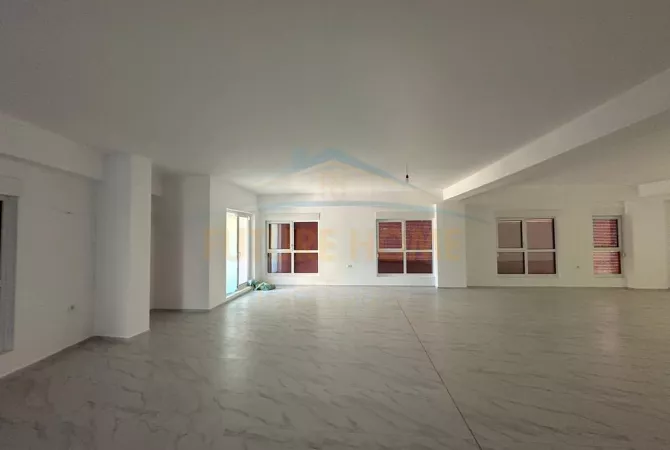 Business Property for Rent 1+1 in Tirana - 2,000 Euro