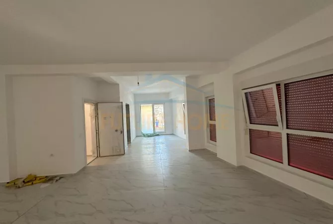 Business Property for Rent 1+1 in Tirana - 2,000 Euro