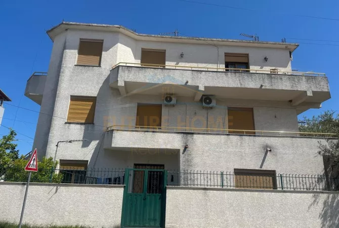 Shtepi ne shitje Vila Luksoze ne Durres, 4+1, Mobilimi Bosh, pa mobiluar, Pagesa 450,000  Euro.