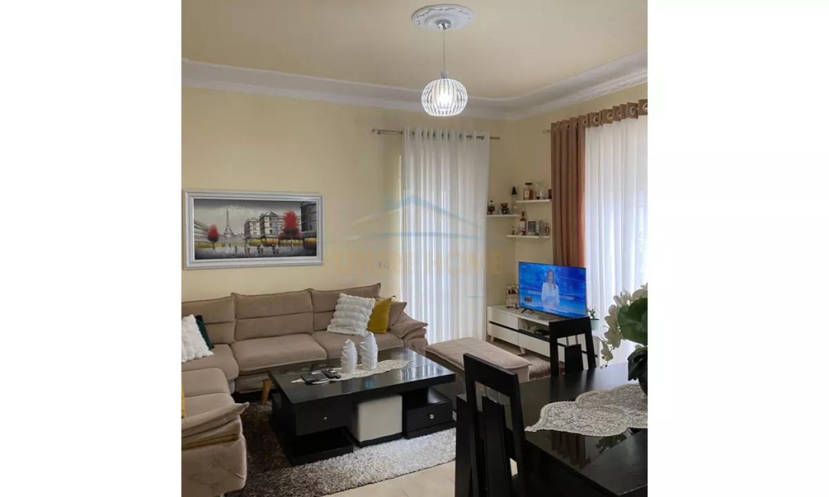 Shtepi ne shitje Apartament ne Tirane, 2+1, Mobilimi E mobiluar, Pagesa 151,000  Euro.