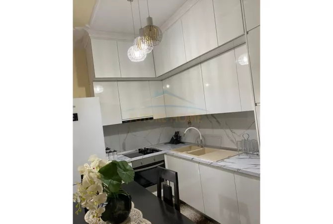 Shtepi ne shitje Apartament ne Tirane, 2+1, Mobilimi E mobiluar, Pagesa 151,000  Euro.