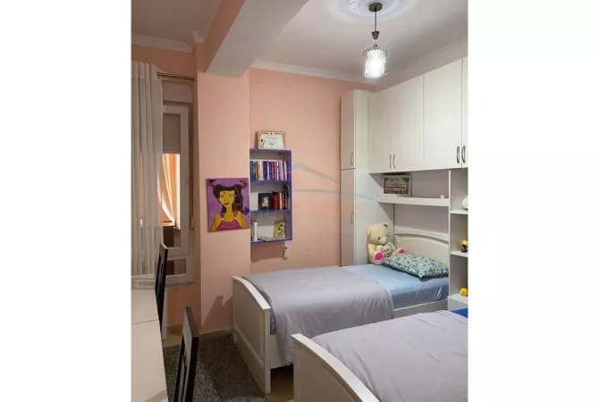 Shtepi ne shitje Apartament ne Tirane, 2+1, Mobilimi E mobiluar, Pagesa 151,000  Euro.