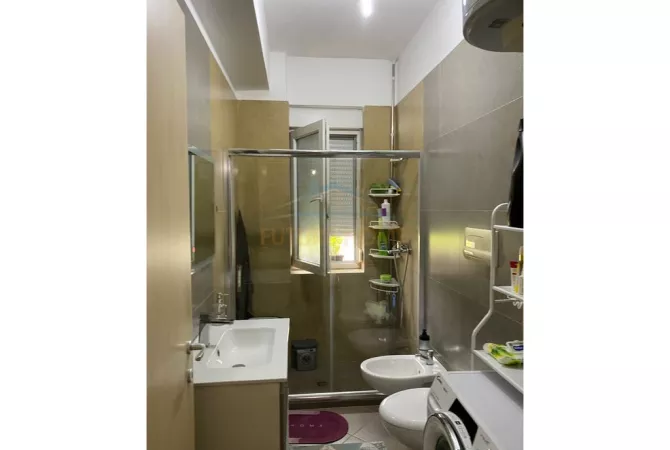 Shtepi ne shitje Apartament ne Tirane, 2+1, Mobilimi E mobiluar, Pagesa 151,000  Euro.