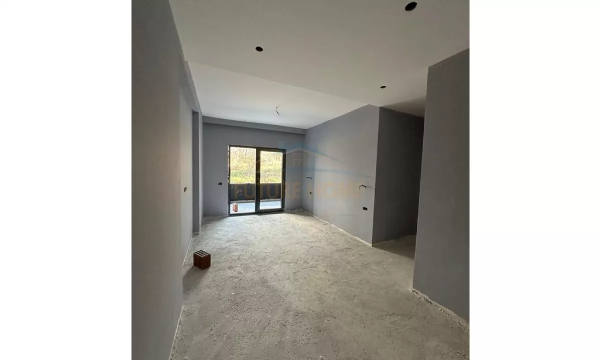 Shtepi ne shitje Apartament ne Tirane, 2+1, Mobilimi Bosh, pa mobiluar, Pagesa 286,000  Euro.