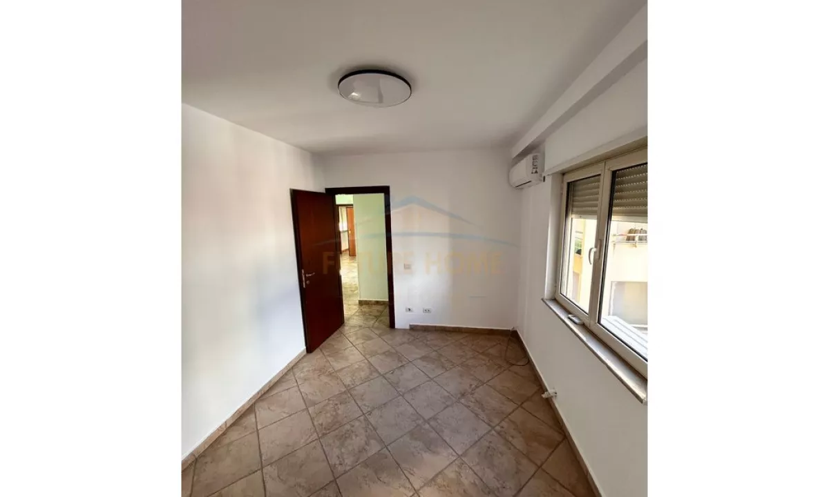 Ambient Zyre per qera, Rruga Fortuzi, Tirane