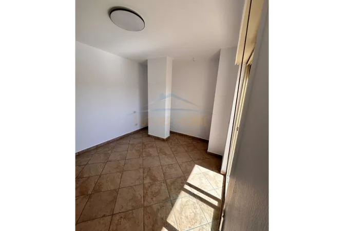 Ambient Zyre per qera, Rruga Fortuzi, Tirane